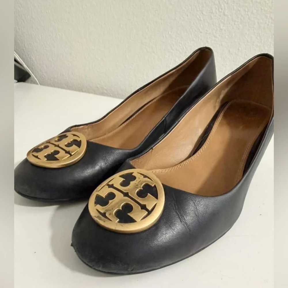 Tory Burch Black Flats with Gold Emblem - Picture 4 of 6